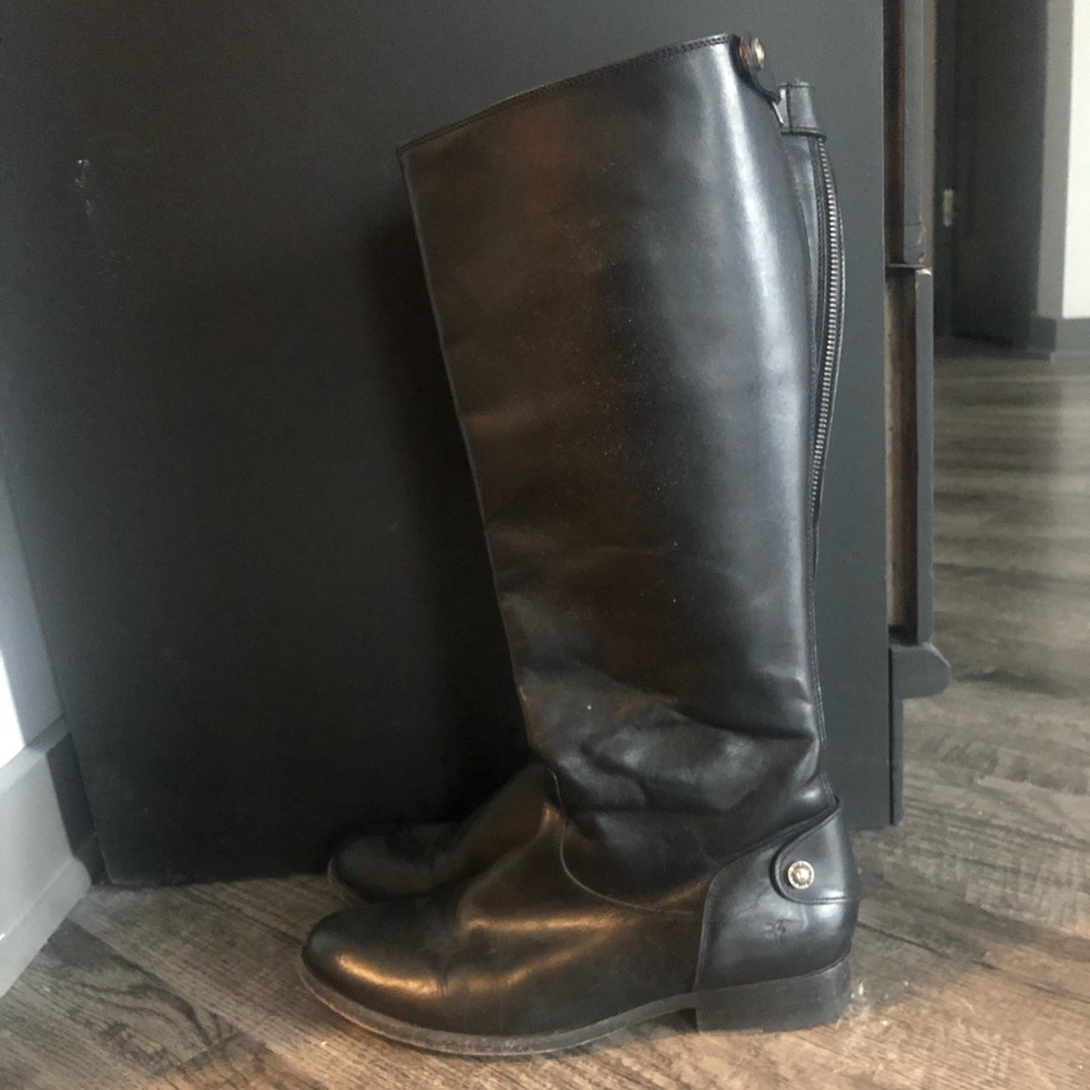 Frye women’s black leather tall boots size 8 zip up back snaps